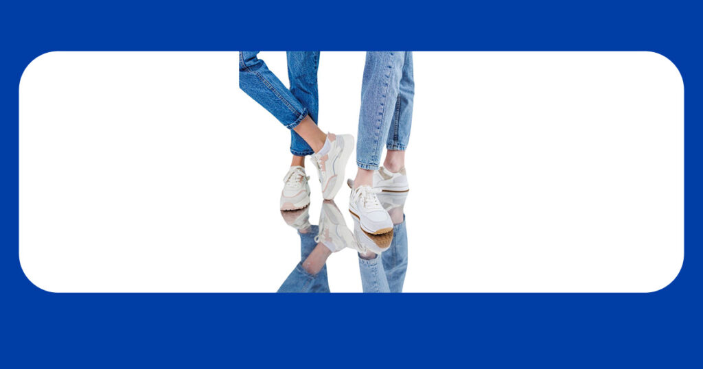 استایل کردن شلوار لی زنانه با کفش یا کتانی